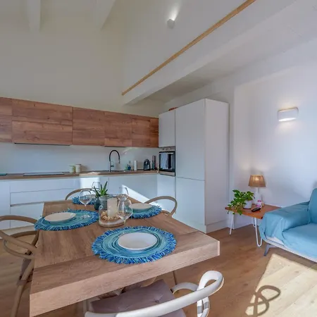Апартаменты Elegant House In The Centre Санта-Тереза-Галлура